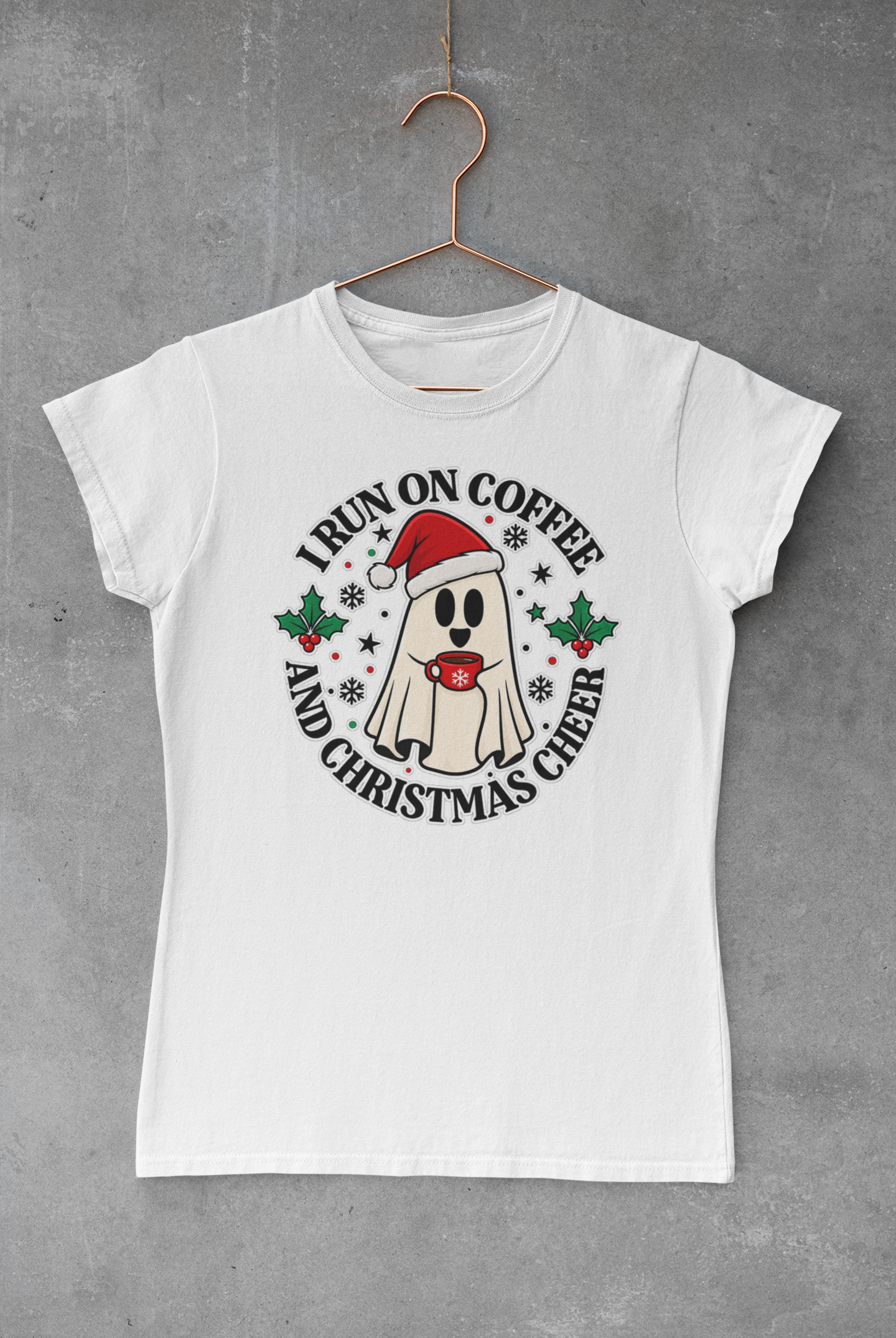 Тениска I Run on Coffee and Christmas Cheer